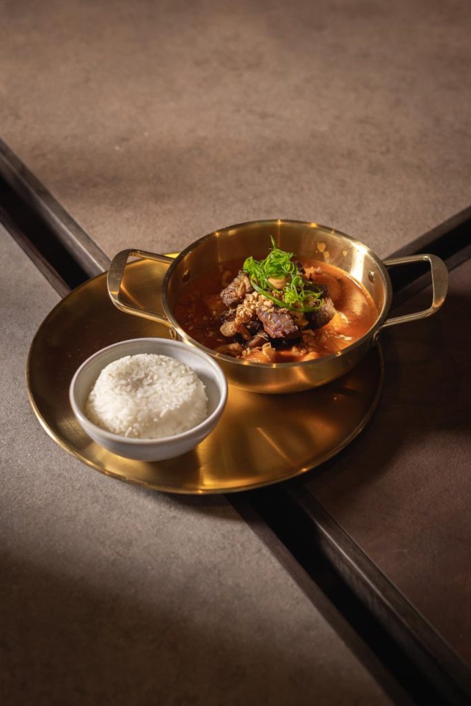 חריף, מתוק ומפתיע: הכירו את סורין – התאילנדית החדשה שמשגעת את סביון סורין סביון